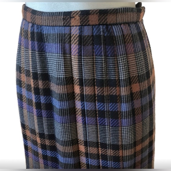 VALENTINO WOOL VINTAGE | Pleated Plaid Wool Skirt Excellent condition - Picture 2 of 8